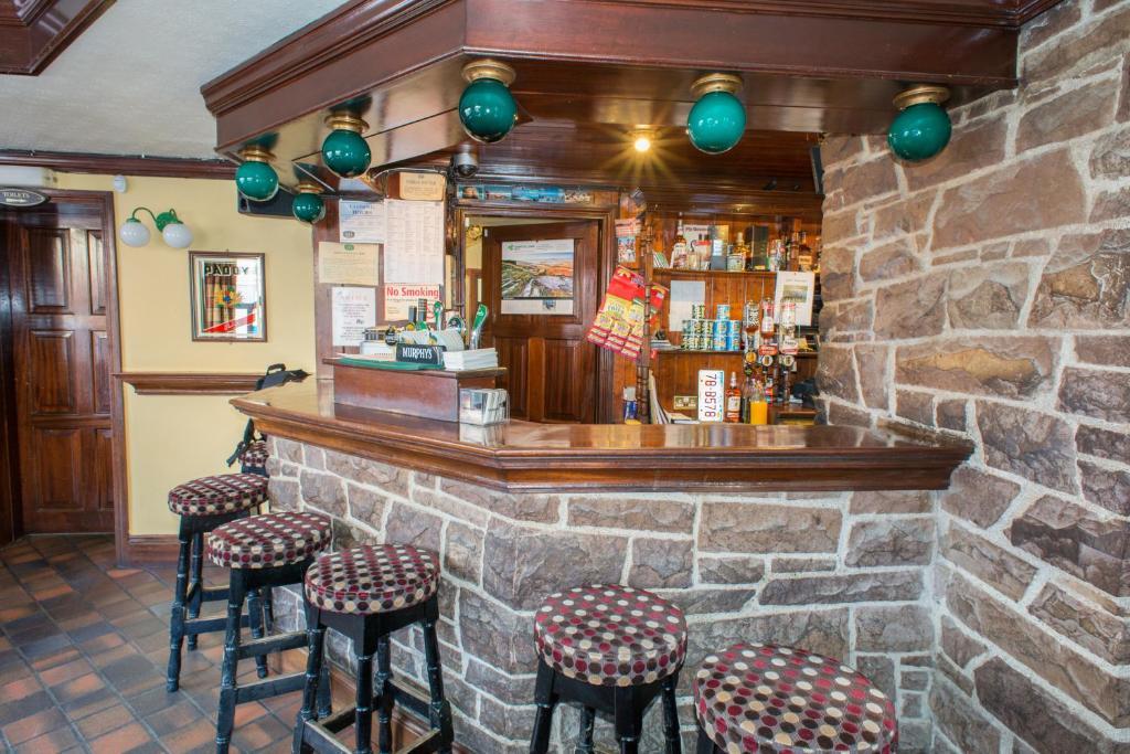 Larkin'S Pub, Restaurant, And B&B Milltown  Экстерьер фото
